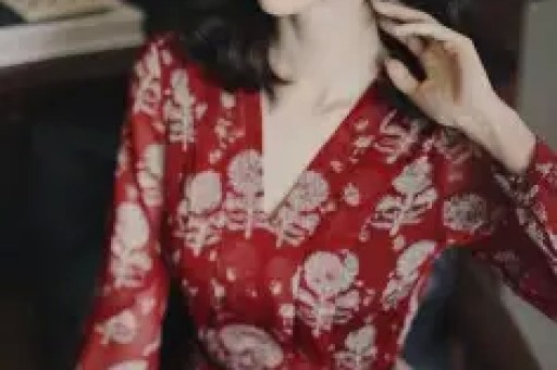 网红丹丹再翻车!印度火车没座位被她夸成一家团圆神设计！