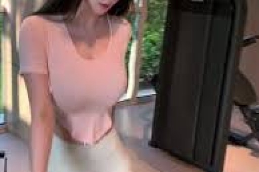 结婚几十年零绯闻看清何冰妻子是谁后才懂他为何不敢乱来